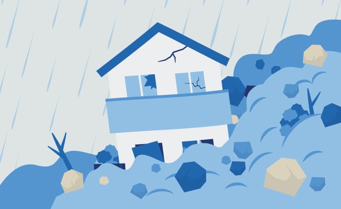 集中豪雨で裏山が土砂崩れを起こし、自宅が損壊した